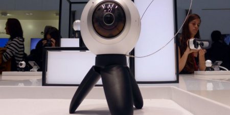 Samsung Gear 360 Review: A Superbly Easy to Handle VR Camera