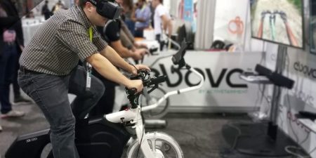 This British Man is cycling through the Streets of UK using VR